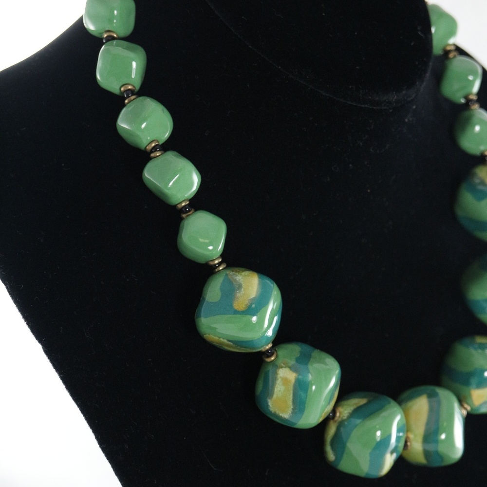 KAZURI '7 Beads Cubes' 18 inch Hand-Made Necklace - Picture 2 of 4